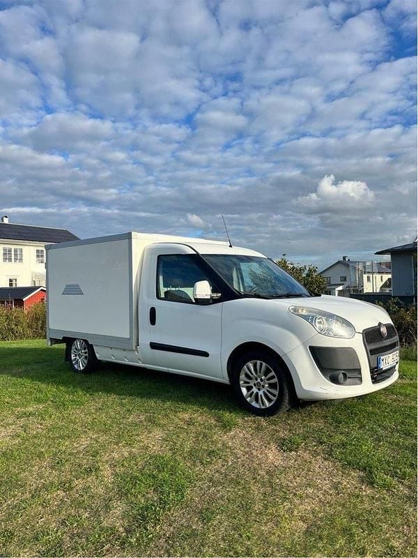 Vit Begagnad 2012 Fiat Doblò Minibuss | 40 000 kr (Marknadspris) - Bild 1/4