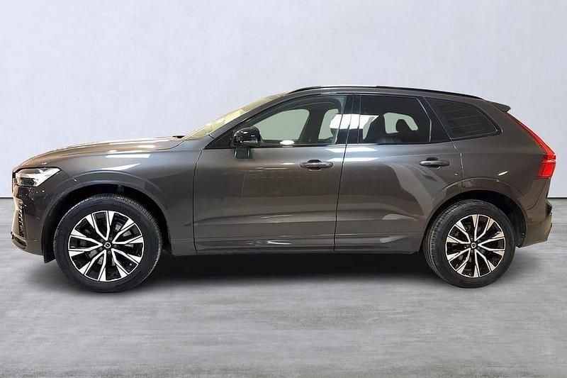 Begagnad Volvo XC60 Plus 253 HK (186 kW) 2022 Grå SUV