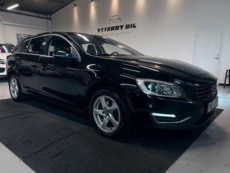 Svart Begagnad 2016 Volvo V60 Momentum Kombi | 99 900 kr (Bra pris) - Bild 1/4