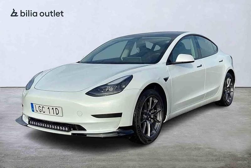 Vit Begagnad 2023 Tesla Model 3 Standard Range Sedan | 309 900 kr (Marknadspris) - Bild 1/1