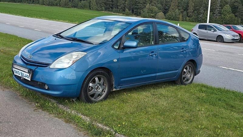 Blå Begagnad 2005 Toyota Prius Halvkombi | 34 900 kr (Marknadspris) - Bild 1/4