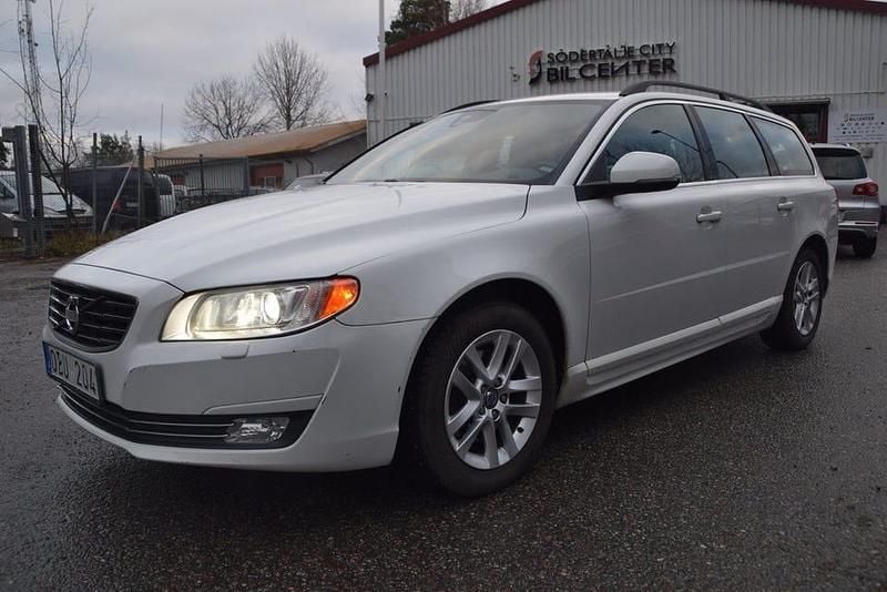 Vit Begagnad 2013 Volvo V70 Momentum Kombi | 99 900 kr (Marknadspris) - Bild 1/4