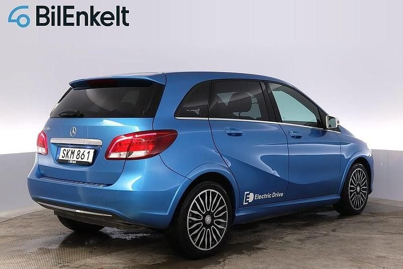 Begagnad Mercedes B250e 131 kW (179 HK) 2015 Blå Minibuss