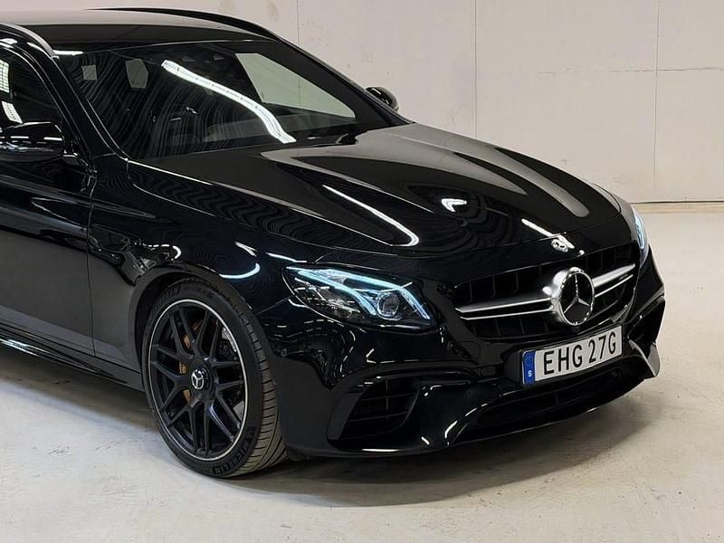 Begagnad Mercedes E63S AMG AMG 612 HK (450 kW) 2018 Obsidian svart metallic