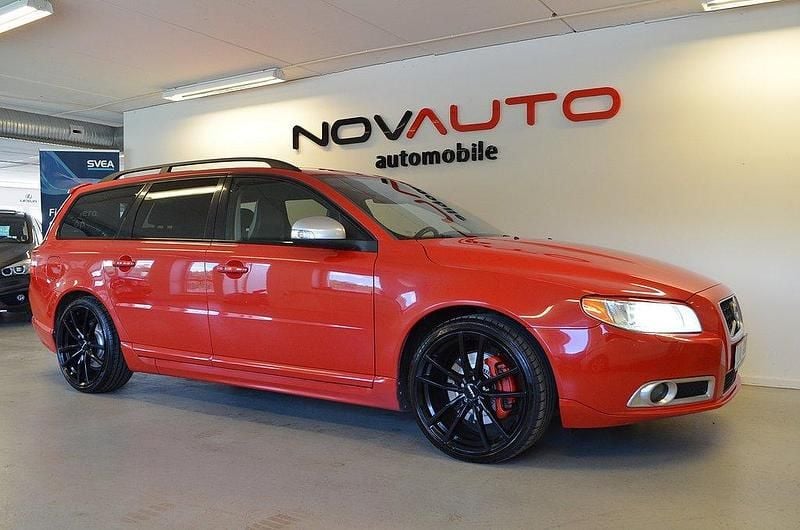 Röd Begagnad 2010 Volvo V70 R-Design Kombi | 84 900 kr - Bild 1/4