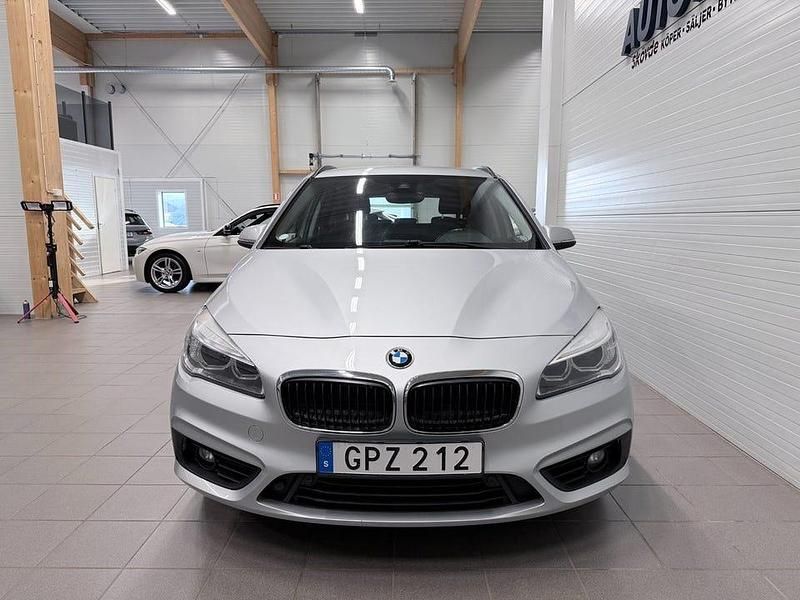 Begagnad BMW 218 Active Tourer Advantage 136 HK (100 kW) 2017 Silver Minibuss
