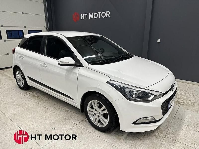 Begagnad Hyundai i20 Comfort 84 HK (61 kW) 2016 Vit Halvkombi