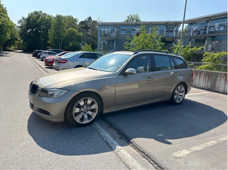 Brun Begagnad 2009 BMW 320 Advantage Kombi | 53 000 kr (Superpris) - Bild 1/4