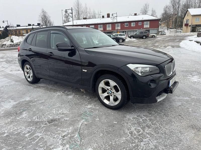 Begagnad BMW X1 204 HK (150 kW) 2010 Svart SUV