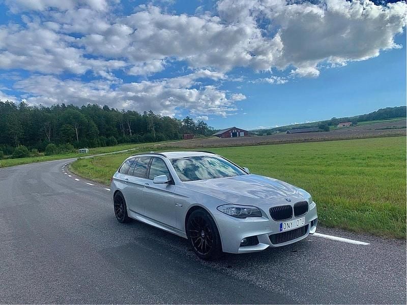 Grå Begagnad 2011 BMW 525 M Sport Kombi | 159 000 kr (Lite dyr) - Bild 1/4
