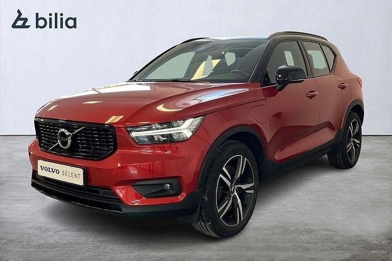 Röd Begagnad 2020 Volvo XC40 R-Design SUV | 379 900 kr (Marknadspris) - Bild 1/3