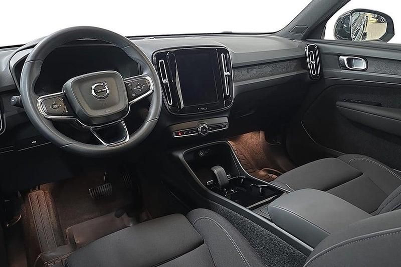 Begagnad Volvo XC40 Core 185 kW (252 HK) 2022 Svart SUV