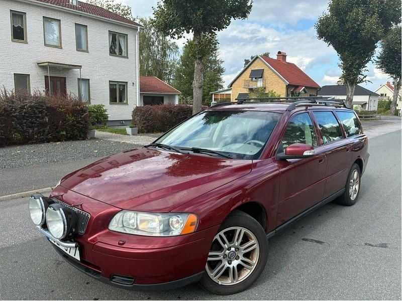 Röd Begagnad 2007 Volvo V70 Kinetic Kombi | 27 900 kr (Bra pris) - Bild 1/4