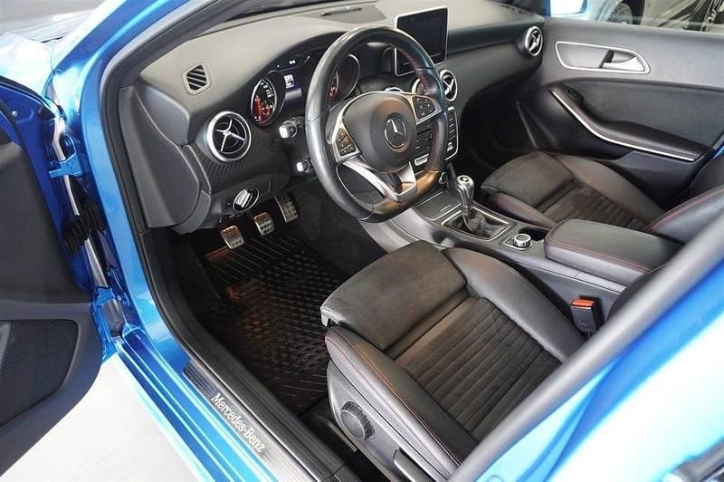 Begagnad Mercedes 180 AMG line 122 HK (89 kW) 2016 Blå Sedan