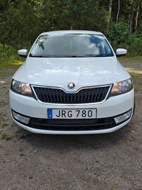 Begagnad Skoda Rapid 90 HK (66 kW) 2015 Halvkombi
