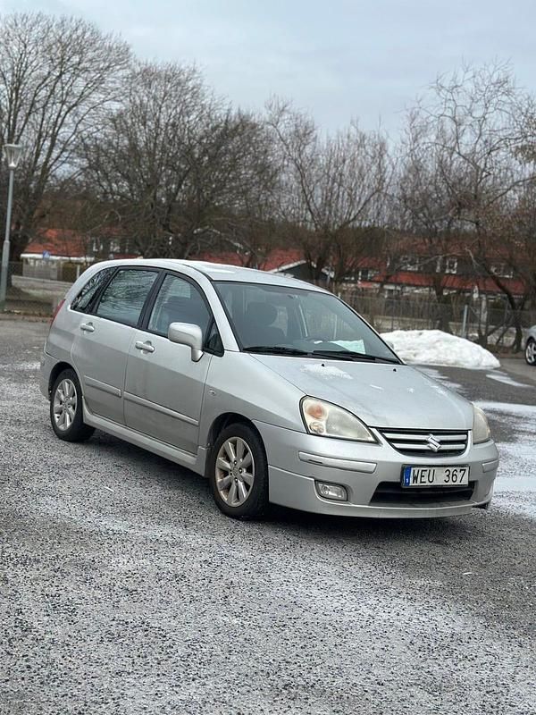 Begagnad 2005 Suzuki Liana Halvkombi | 18 000 kr - Bild 1/4