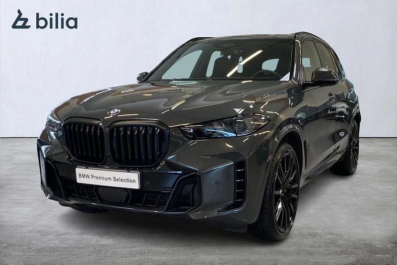 Grå Begagnad 2024 BMW X5 M Sport SUV | 999 000 kr (Dyr) - Bild 1/4