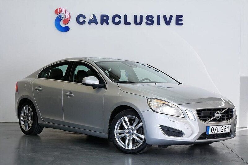 Ljusgrå Begagnad 2010 Volvo S60 Summum Sedan | 64 800 kr (Marknadspris) - Bild 1/3