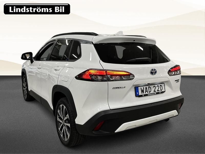 Begagnad Toyota Corolla Cross Style 200 HK (147 kW) 2022 Vit SUV