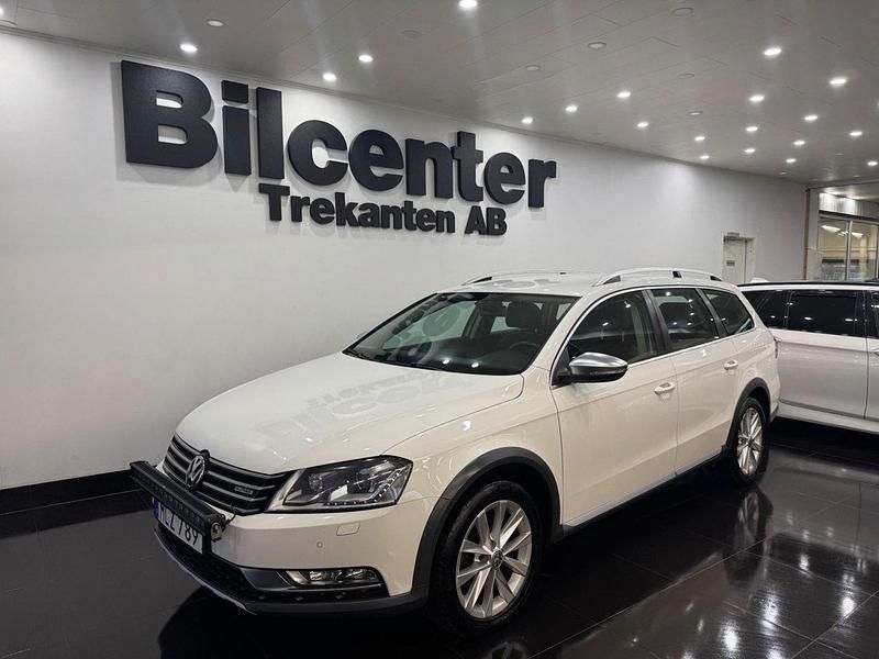 Vit Begagnad 2013 VW Passat Alltrack Kombi | 119 900 kr (Marknadspris) - Bild 1/4