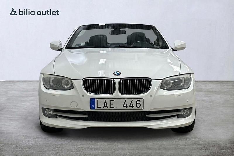 Begagnad BMW 325 218 HK (160 kW) 2010 Vit Cab