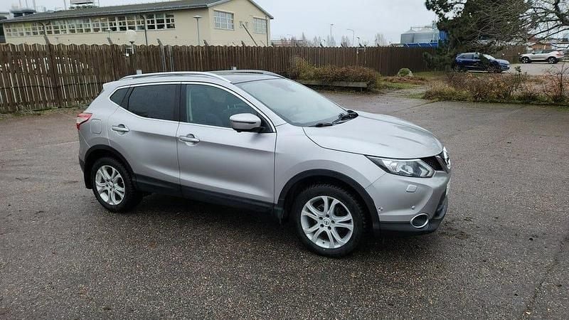 Silver Begagnad 2015 Nissan Qashqai SUV | 134 999 kr - Bild 1/4