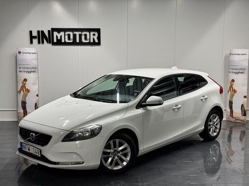 Vit Begagnad 2012 Volvo V40 Kinetic Kombi | 124 900 kr (Lite dyr) - Bild 1/4