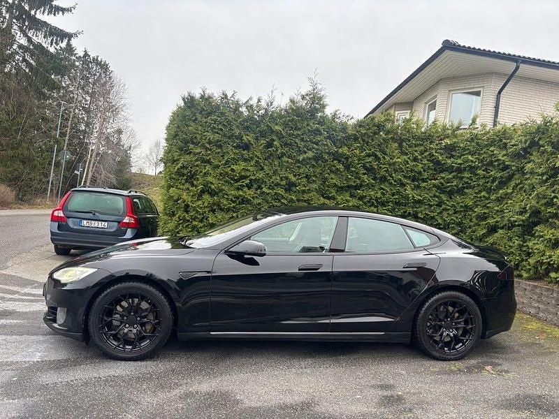 Begagnad Tesla Model S 225 kW (306 HK) 2014 Halvkombi