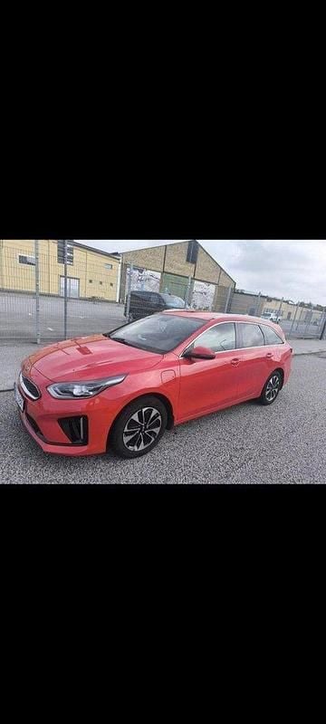 Röd Begagnad 2020 Kia Ceed Sportswagon Kombi | 199 000 kr (Marknadspris) - Bild 1/4