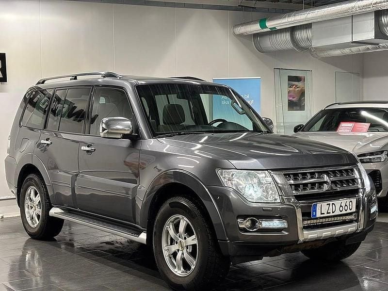 Begagnad Mitsubishi Pajero 200 HK (147 kW) 2014 Grå SUV