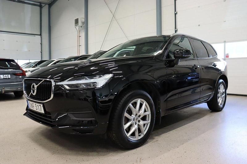 Svart Begagnad 2018 Volvo XC60 Momentum SUV | 329 700 kr (Marknadspris) - Bild 1/4