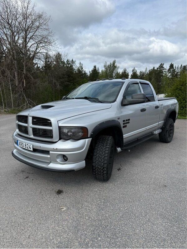 Silver Begagnad 2005 Dodge Ram Pickup | 170 000 kr (Bra pris) - Bild 1/4