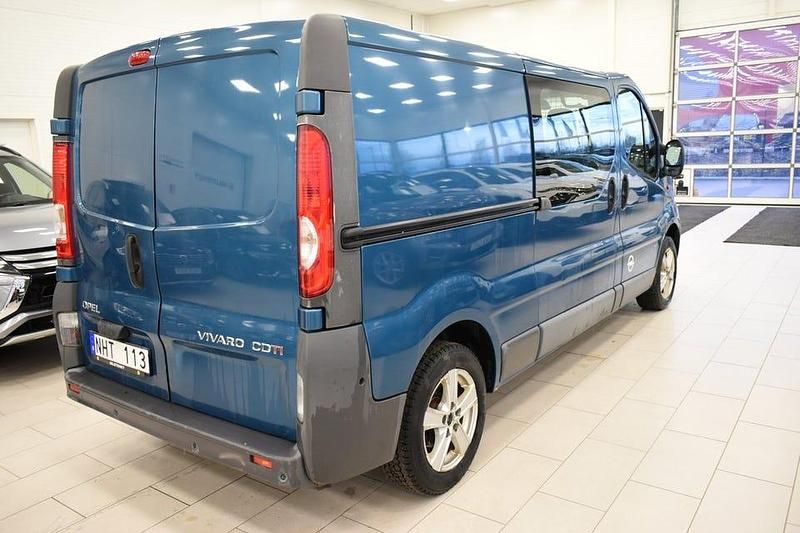 Begagnad Opel Vivaro 114 HK (83 kW) 2013 Blåmetallic Minibuss