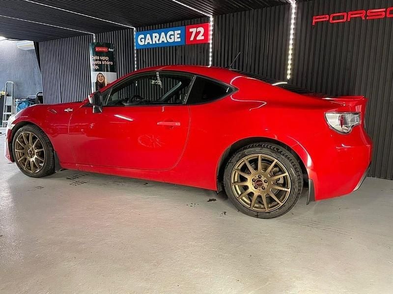 Begagnad Toyota GT86 GT 200 HK (147 kW) 2012 Röd Sportkupé