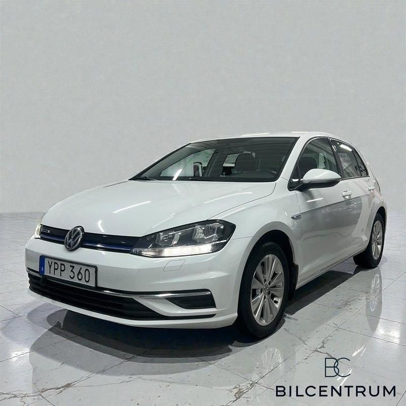 Vit Begagnad 2018 VW Golf VII Halvkombi | 149 900 kr (Bra pris) - Bild 1/4