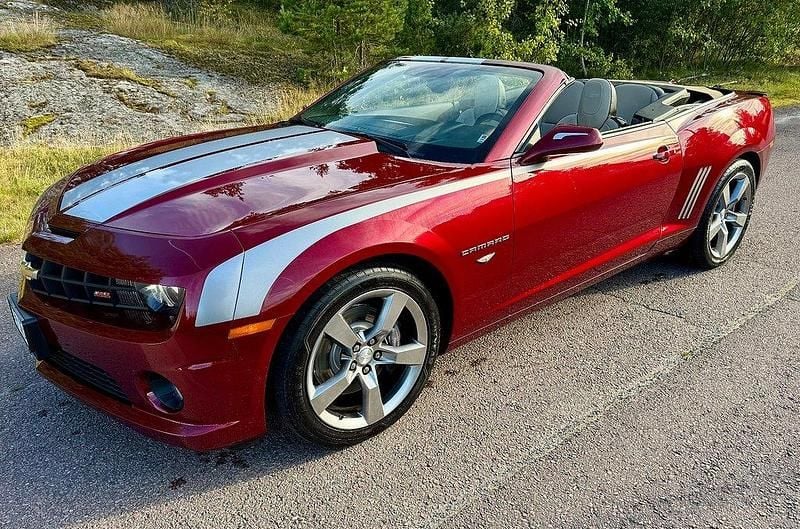 Mörkröd Begagnad 2011 Chevrolet Camaro SS Cab | 369 000 kr (Dyr) - Bild 1/4