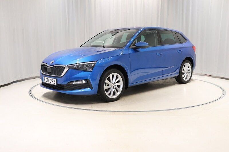 Blå Begagnad 2023 Skoda Scala Halvkombi | 224 800 kr (Marknadspris) - Bild 1/4