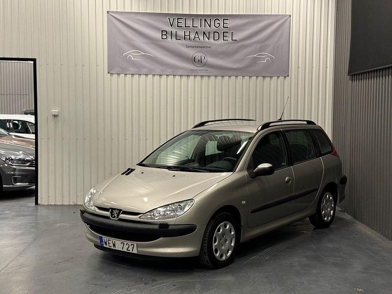 Grå Begagnad 2004 Peugeot 206 Kombi | 9 900 kr (Superpris) - Bild 1/4