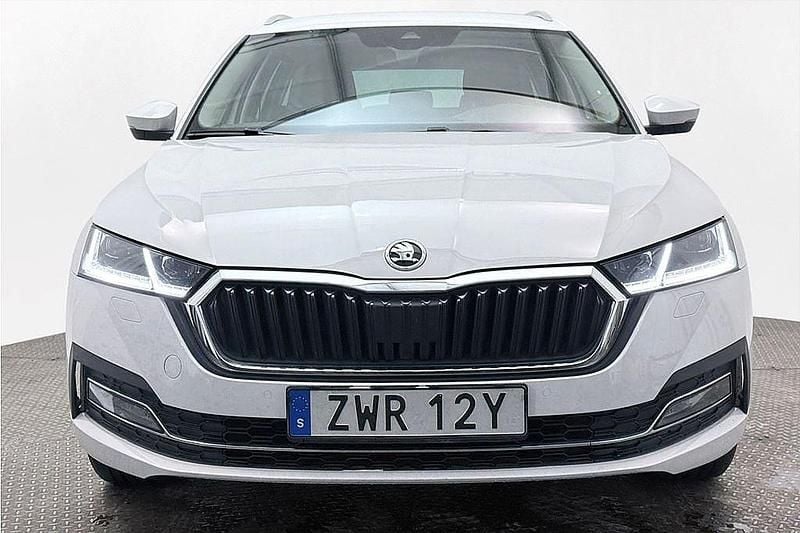 Begagnad Skoda Octavia Style 110 HK (80 kW) 2022 Vit Kombi