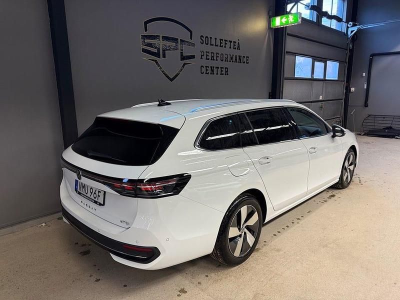 Begagnad VW Passat 150 HK (110 kW) 2024 Vit Kombi