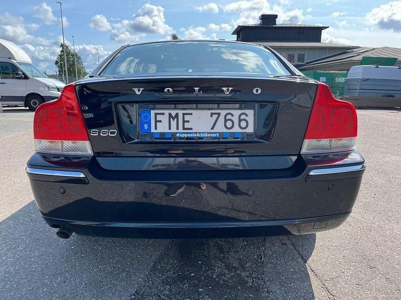 Begagnad Volvo S60 Summum 141 HK (103 kW) 2009 Svart (svart metallic) Sedan