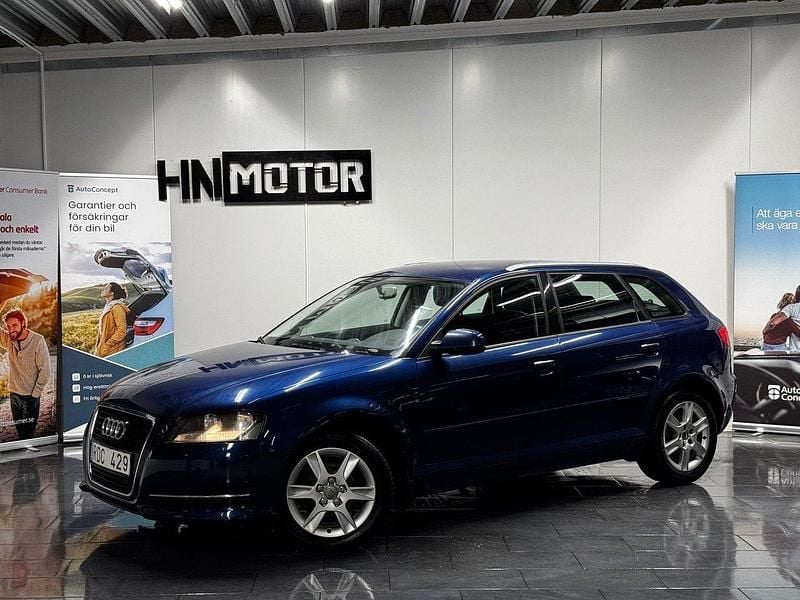 Blå Begagnad 2010 Audi A3 Sportback Comfort Halvkombi | 79 900 kr (Marknadspris) - Bild 1/4