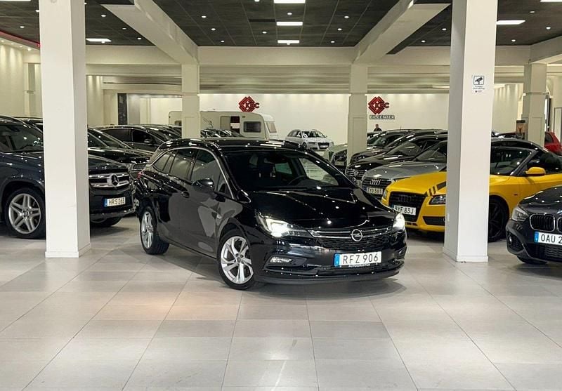 Svart Begagnad 2018 Opel Astra Dynamic Kombi | 139 900 kr (Marknadspris) - Bild 1/4