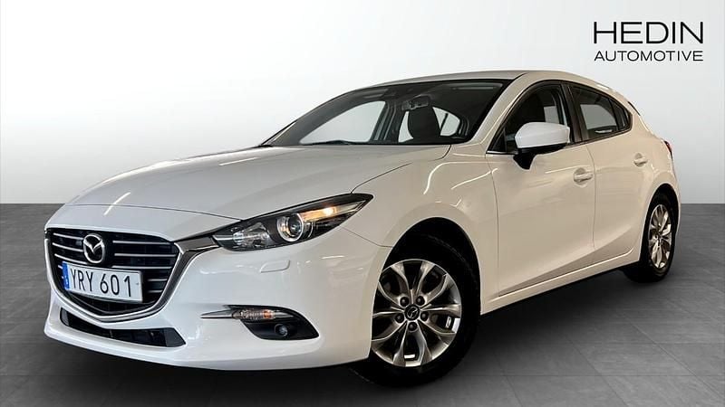 Vit (white) Begagnad 2017 Mazda 3 Core Halvkombi | 129 900 kr (Marknadspris) - Bild 1/4