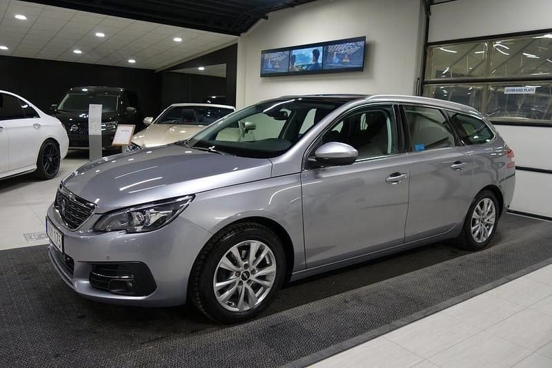 Grå Begagnad 2017 Peugeot 308 SW Allure Kombi | 139 000 kr (Lite dyr) - Bild 1/4