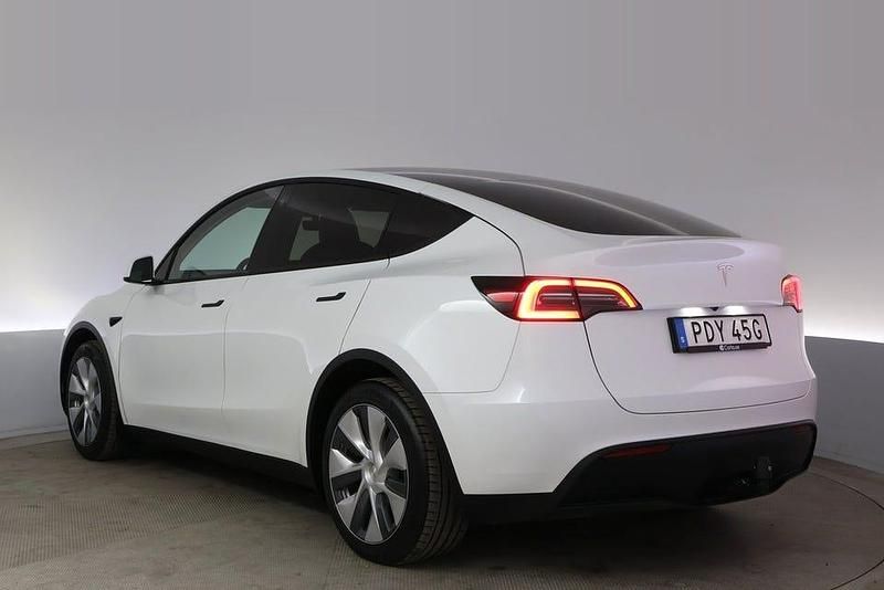 Begagnad Tesla Model Y Standard Range 250 kW (340 HK) 2024 Vit SUV