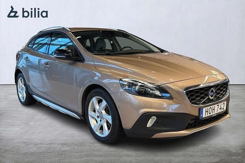 Begagnad Volvo V40 CC Summum 150 HK (110 kW) 2015 Brun Kombi