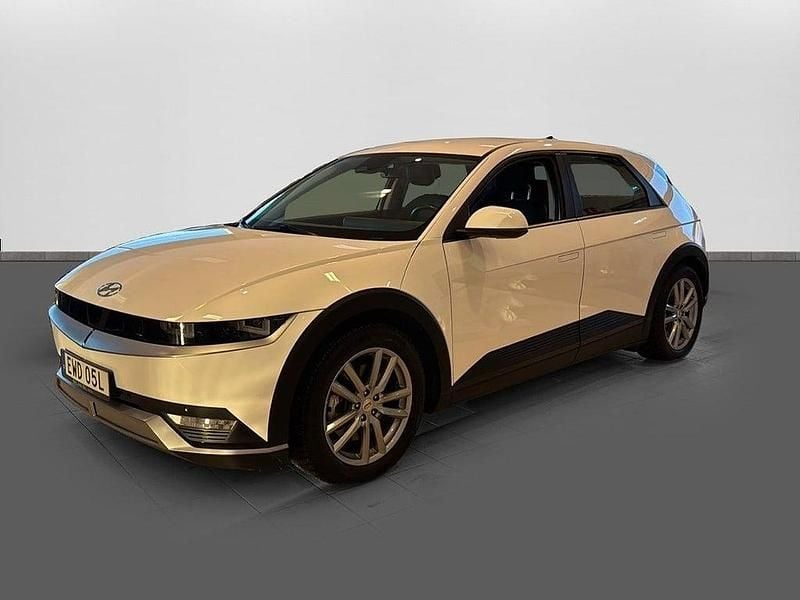 Vit Begagnad 2021 Hyundai Ioniq 5 Essential SUV | 309 900 kr (Marknadspris) - Bild 1/4