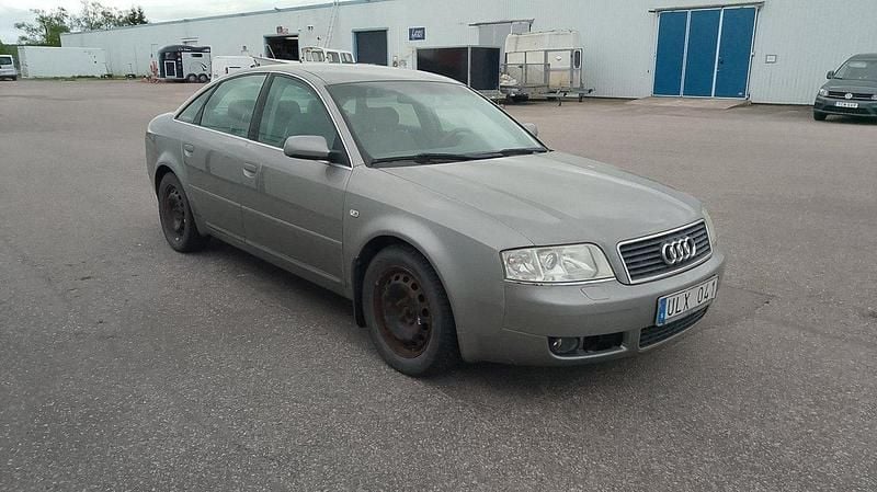 Grå Begagnad 2004 Audi A6 Comfort Sedan | 22 500 kr (Marknadspris) - Bild 1/4