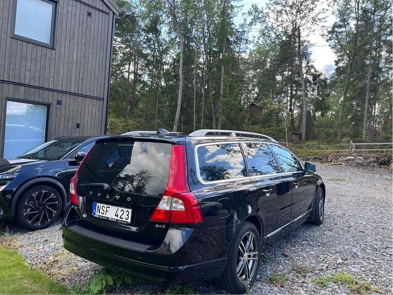 Svart Begagnad 2010 Volvo V70 Summum Kombi | 74 900 kr (Bra pris) - Bild 1/4